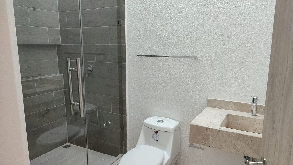 Baño Completo Planta Alta, foto 10 de 16