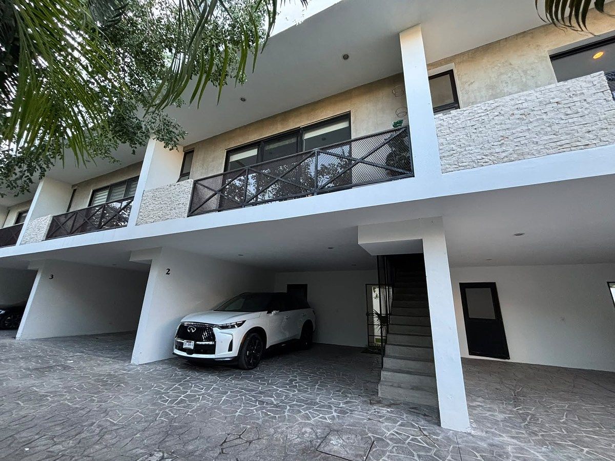 RENT TOWNHOUSE IN MONTEBELLO, MERIDA, photo 1 of 16