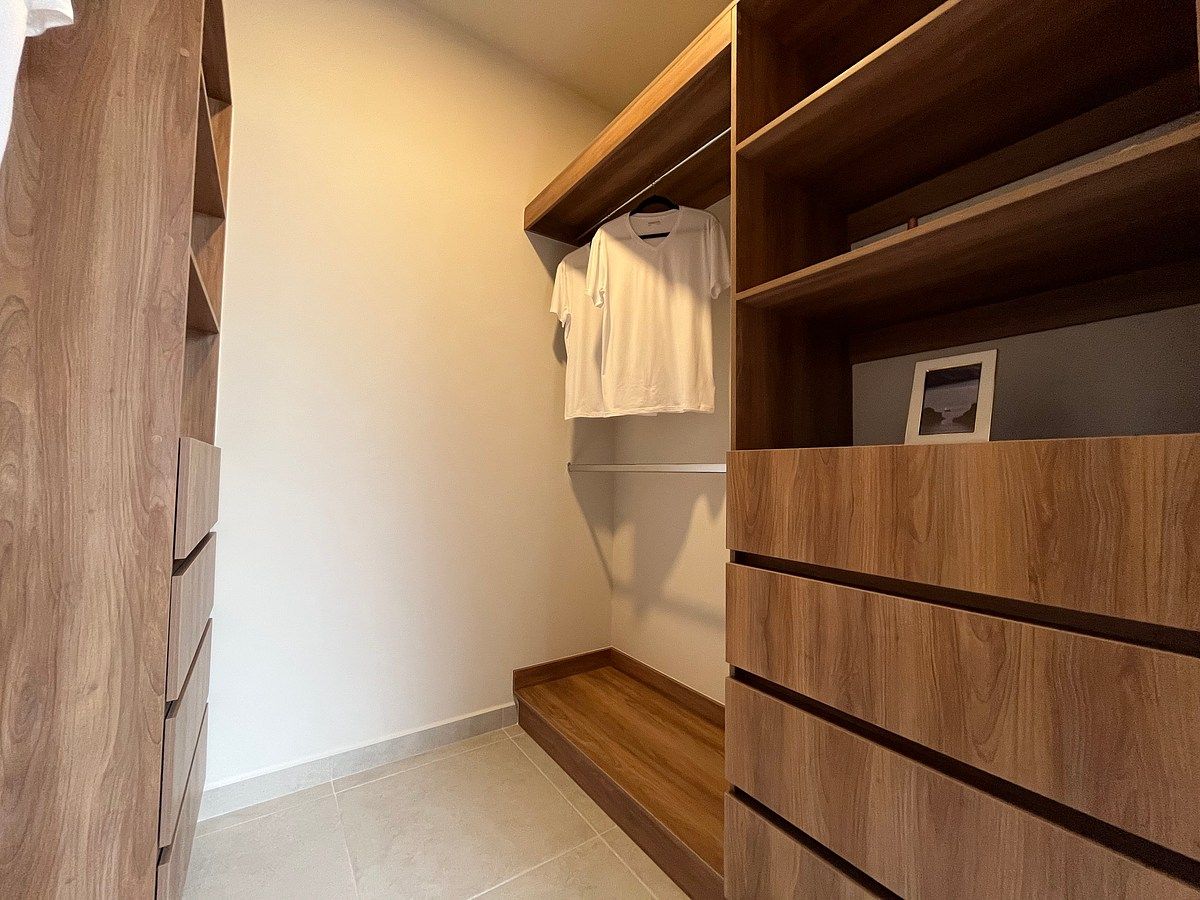 Habitación principal con vestidor y baño completo, foto 12 de 23