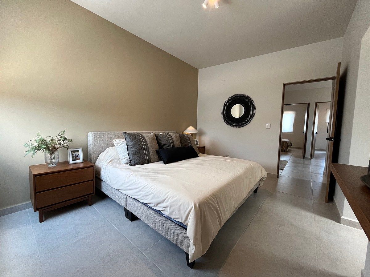 Habitación principal con vestidor y baño completo, foto 8 de 23