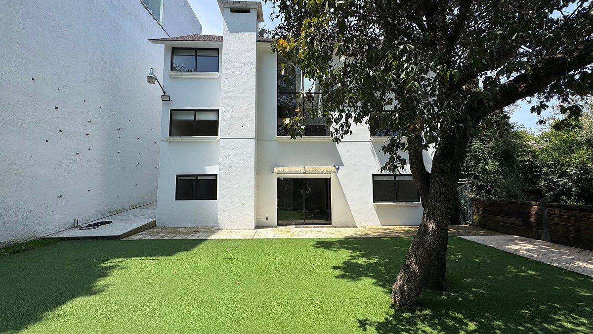 Casa en venta Condado de Sayavedra, Zona Esmeralda. 3 recámaras, gimnasio. - foto 1