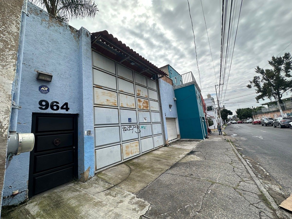 Warehouse for Sale 500 meters from the Periphery Spacious Storage Space, photo 1 of 20
