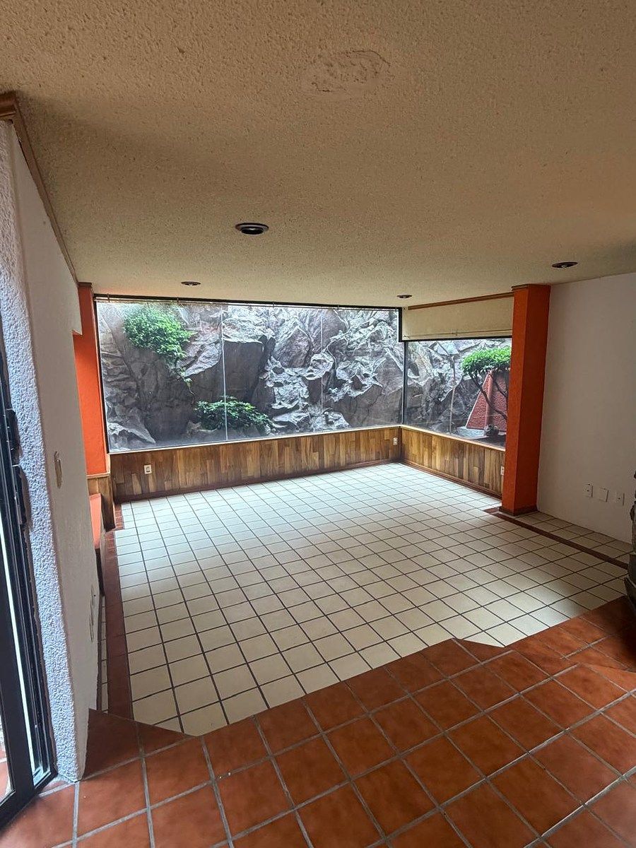 Amplia casa en venta, foto 1 de 39