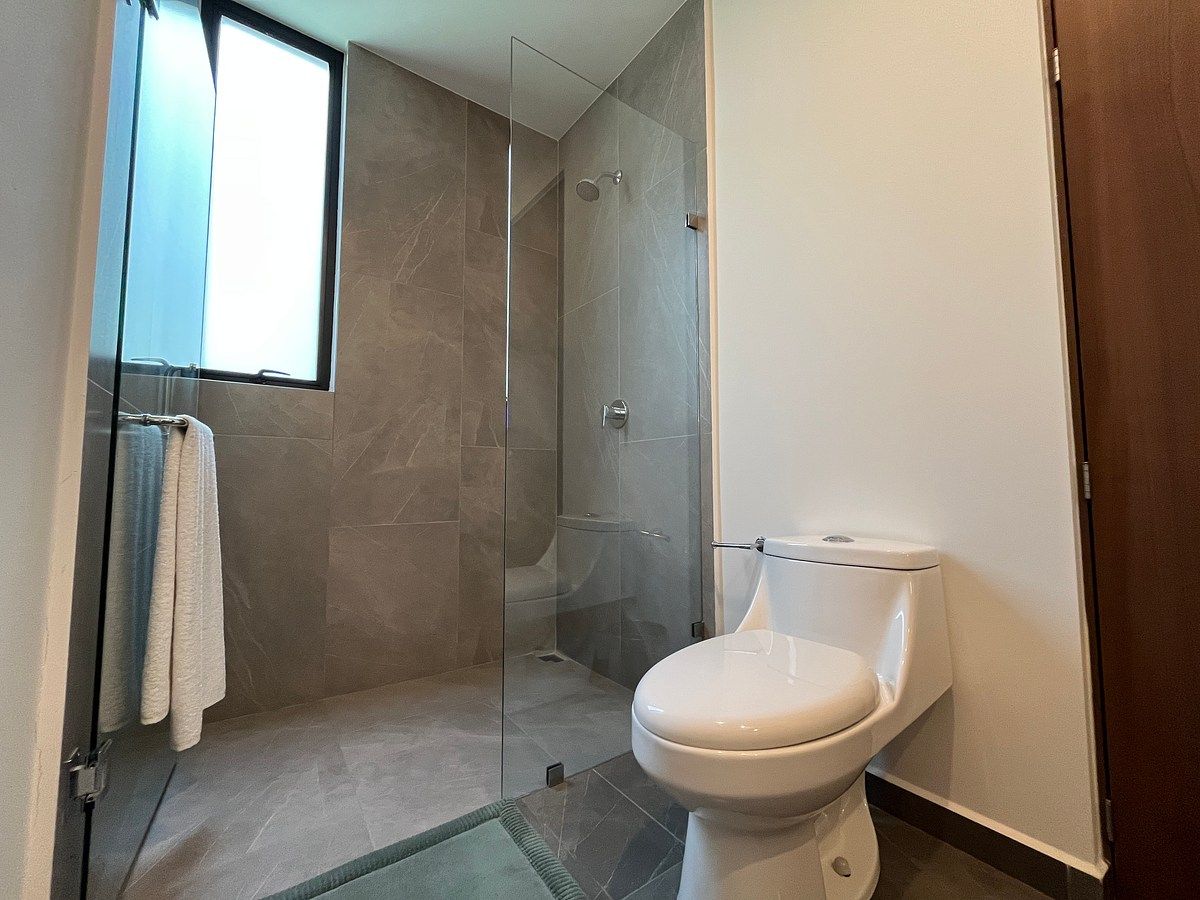 Baño completo de la habitación, foto 8 de 8