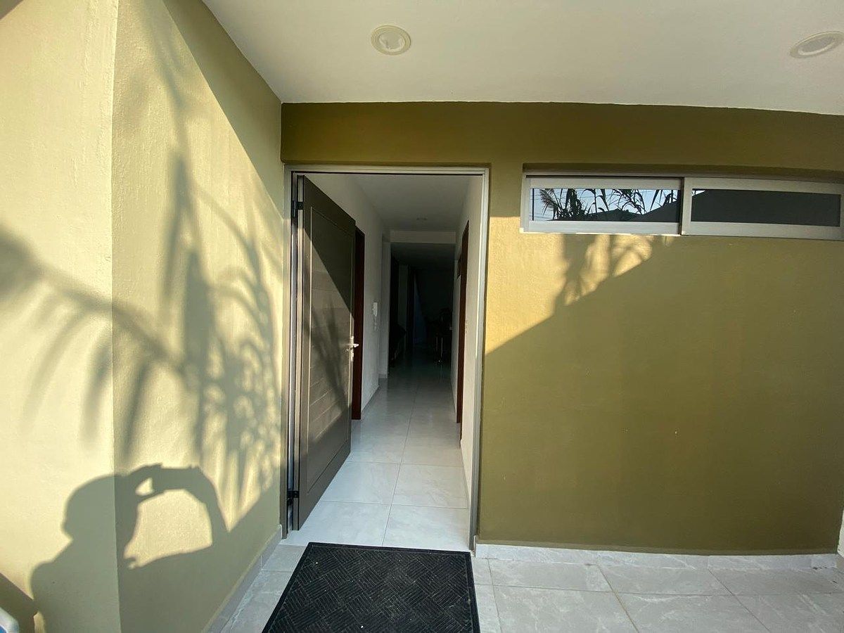 Entrada de la casa, foto 8 de 18