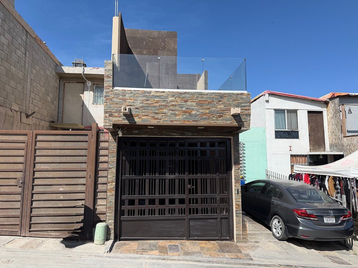 CASA EN VENTA EN COLINAS DE LA PRESA TIJUANA, foto 1 de 19