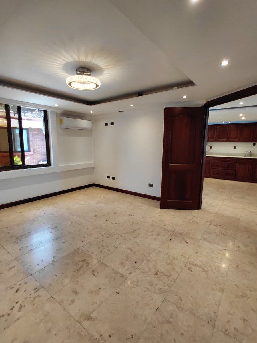 Apartamento en Zona 10, Guatemala, foto 2 de 4