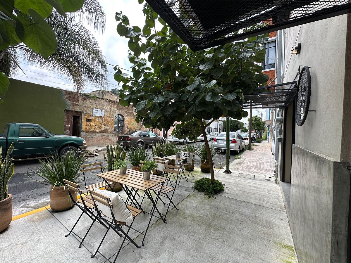 Retail Space in Santa Teresita, Guadalajara, photo 2 of 14