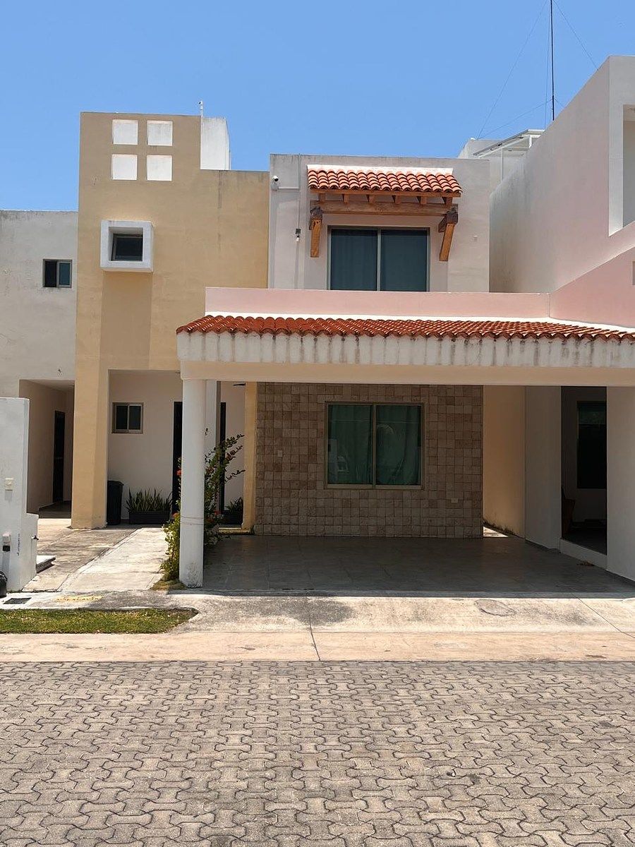 Fachada, photo 1 of 26