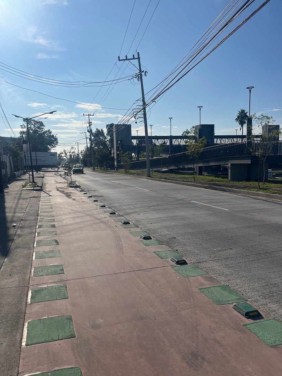 Armazém industrial para alugar 800 m²/525 m² na Periférico Sur, Toluquilla Tlaq, foto 1 de 31