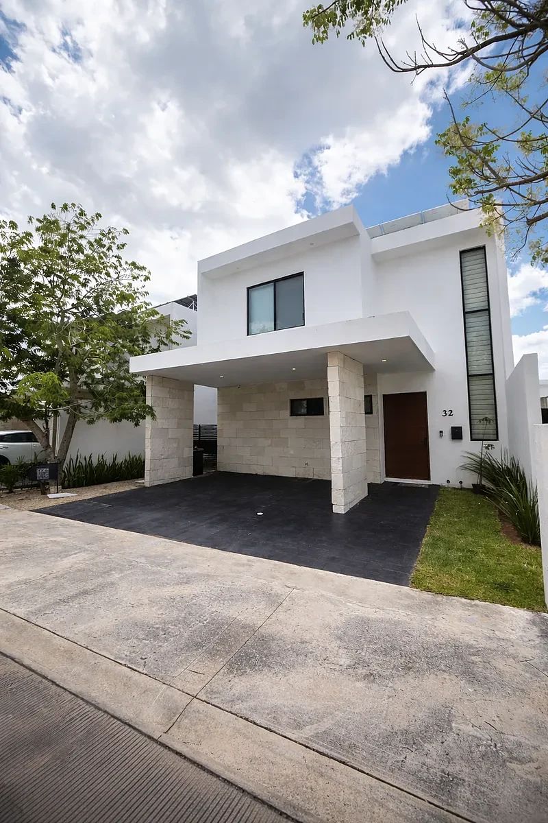 CASA COM PAINÉIS SOLARES À VENDA EM CONKAL, foto 1 de 11
