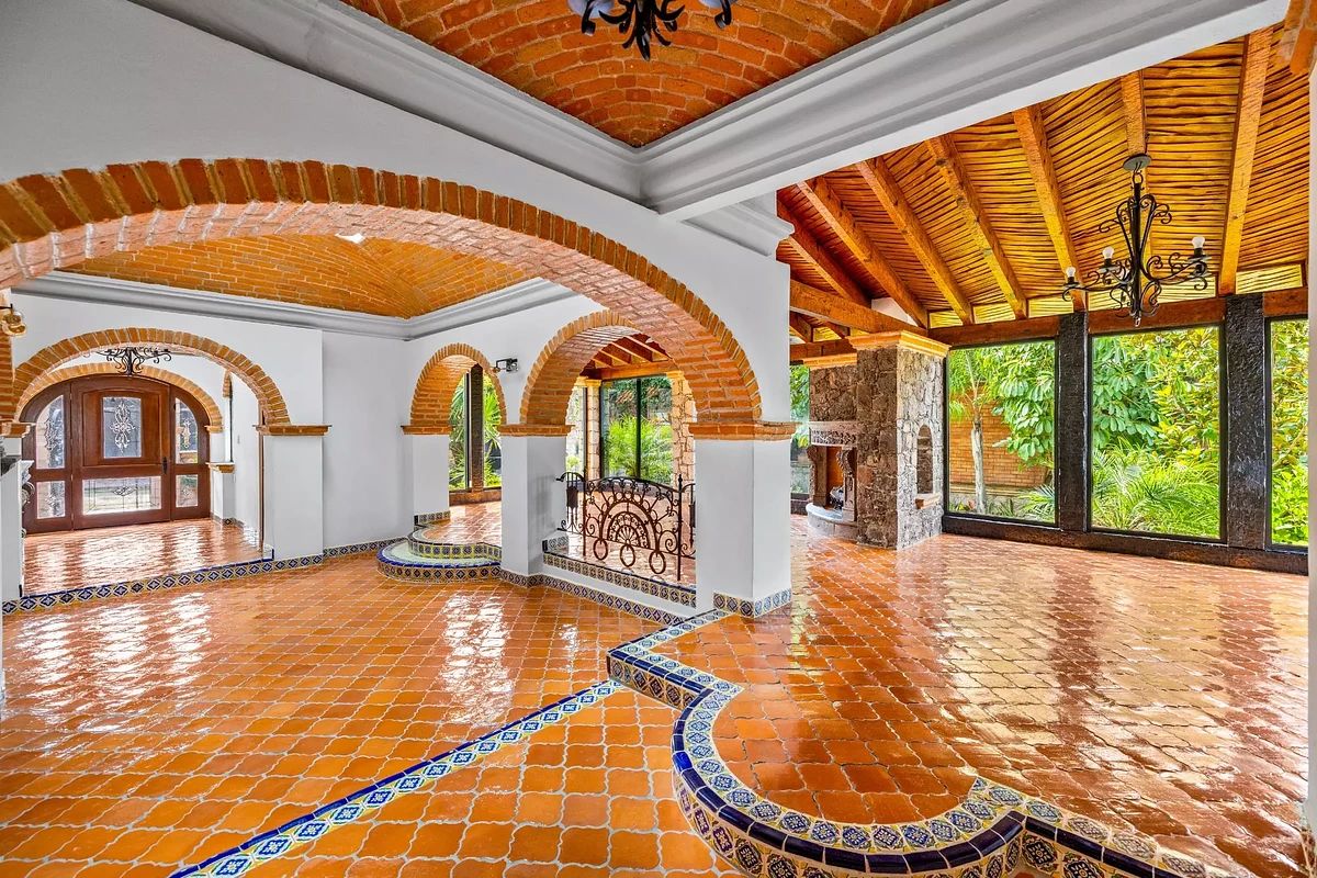 House in Villa de los Frailes, San Miguel de Allende, photo 2 of 22