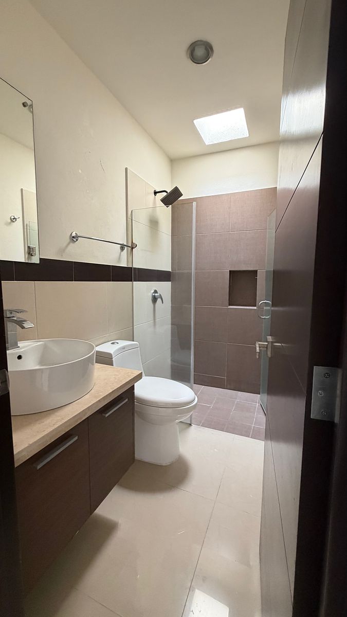 Baño secundario, foto 6 de 10