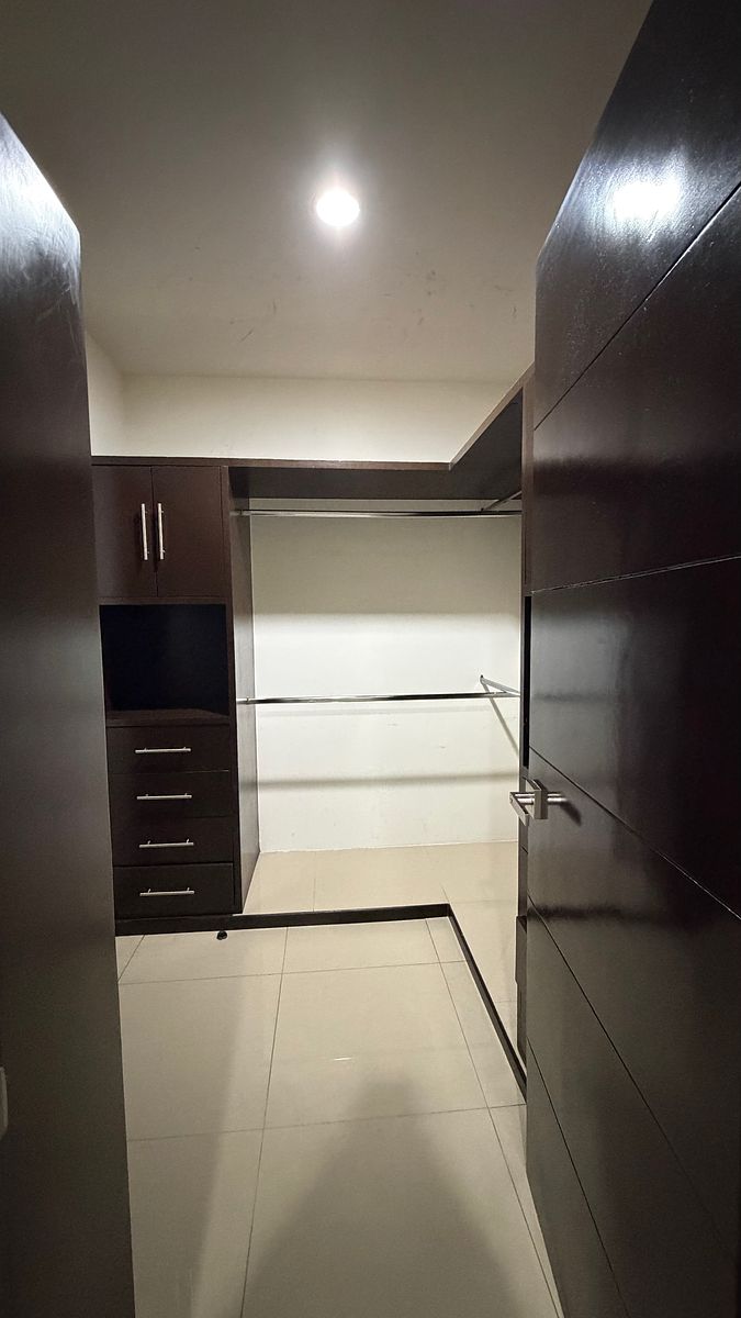 Vestidor recámara principal., foto 10 de 10