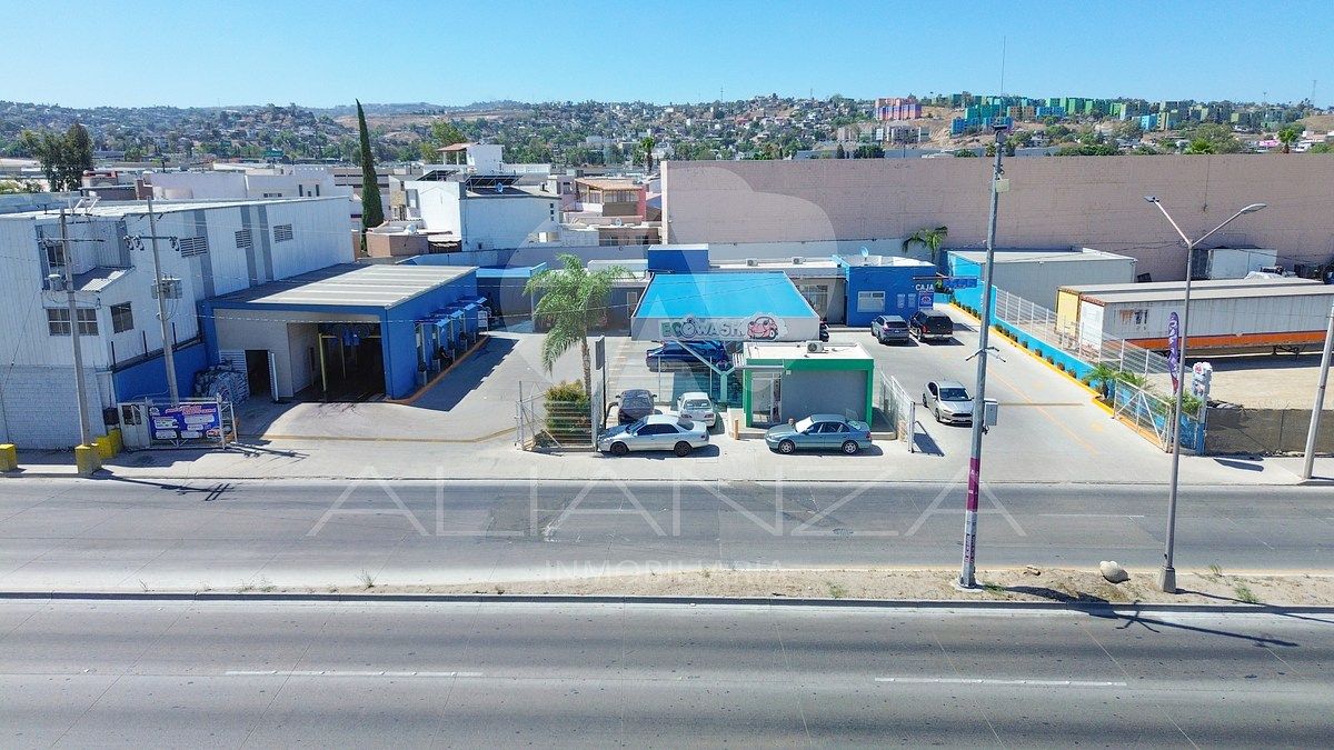 Local Comercial y Terreno en Venta en Vía Rápida Poniente, Tijuana
