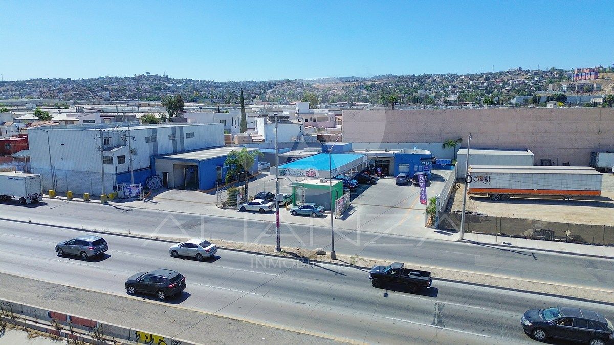 Local comercial y terreno en venta en Vía Rápida Poniente, Tijuana - foto 2