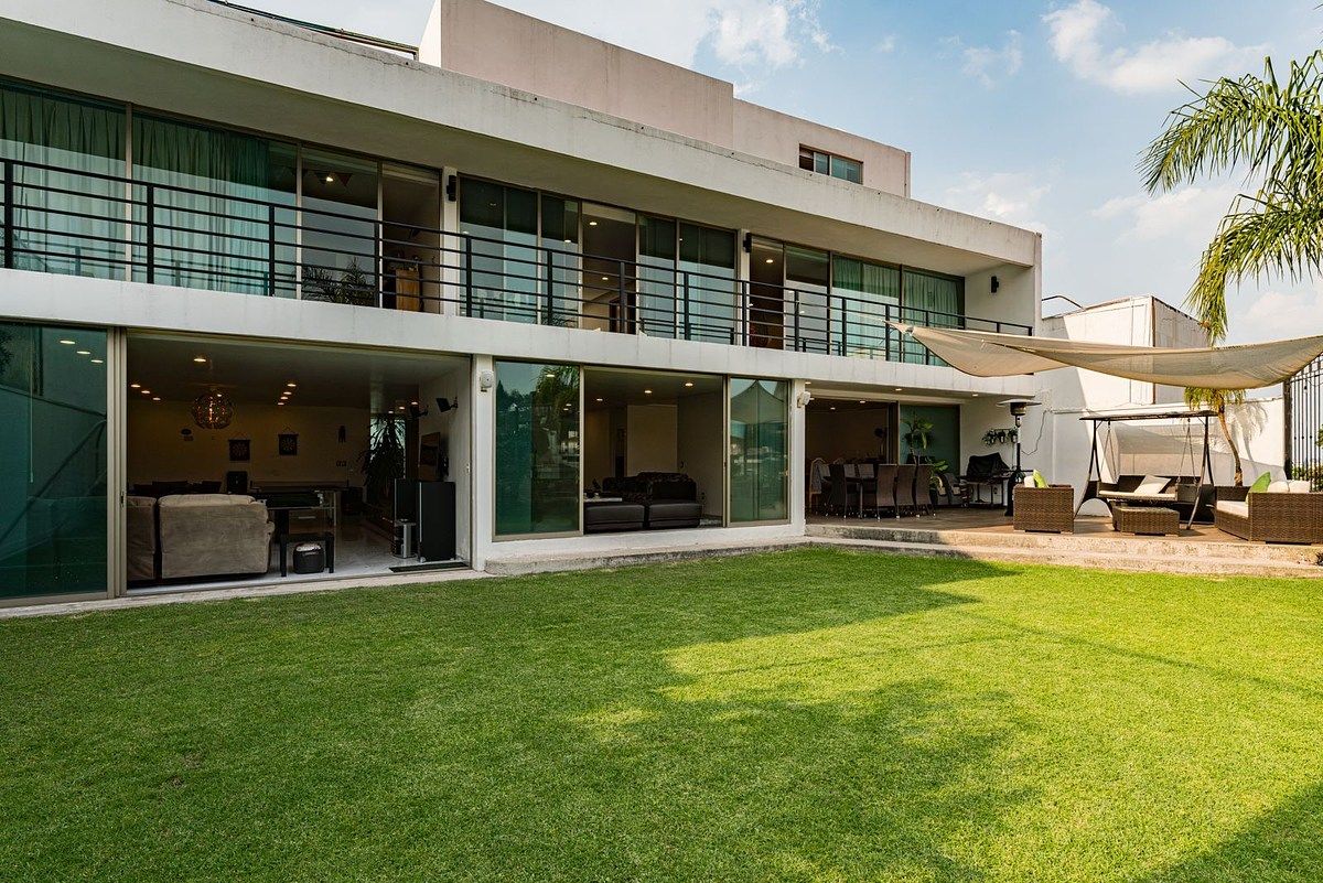 Venta de Residencia Remodelada, Lomas de Tecamachalco - foto 1