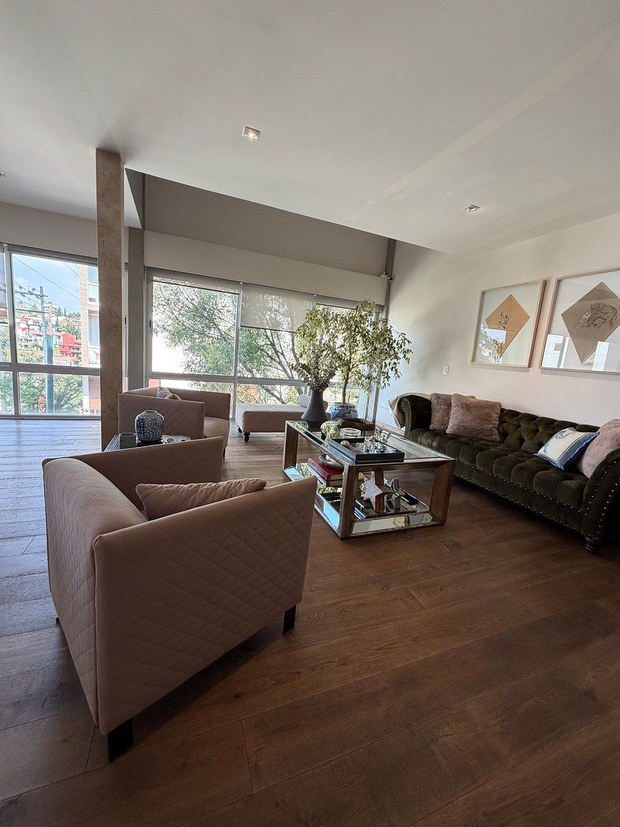 Modern house in a condominium with excellent location, photo 1 of 28