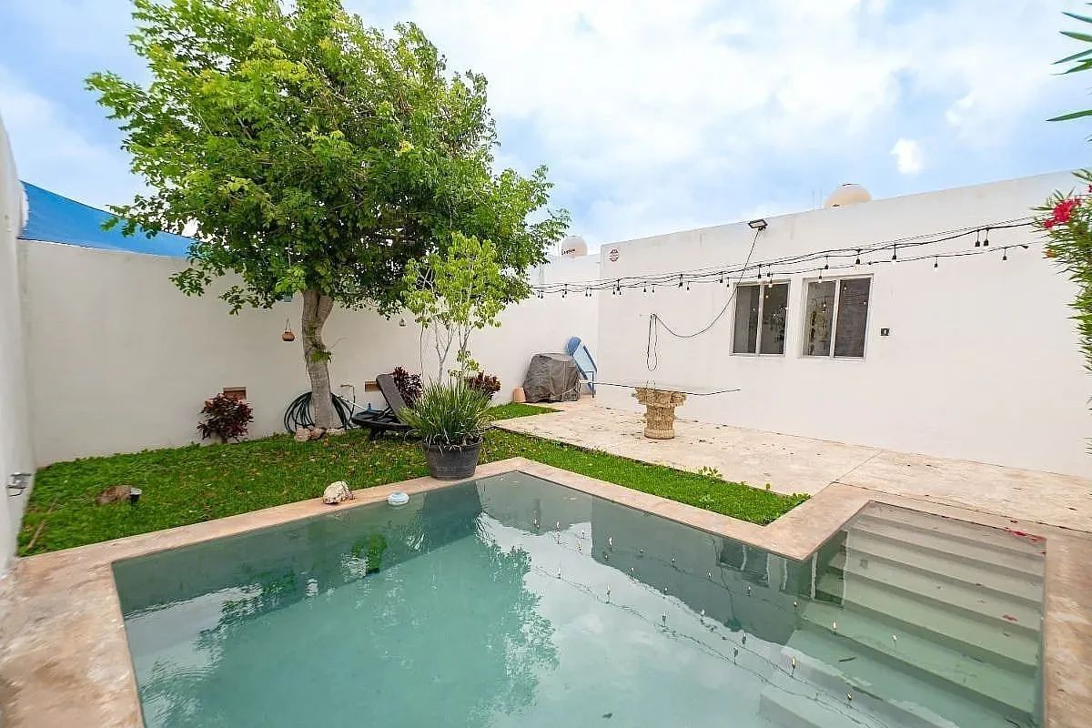 CASA DE UM ANDAR COM PISCINA À VENDA, foto 1 de 10