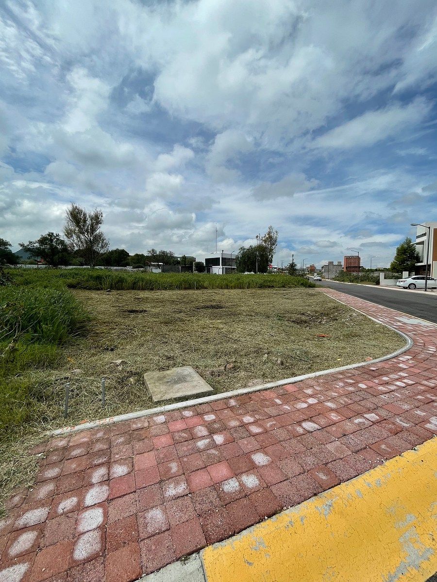 TERRENO À VENDA, NA ESQUINA COM AMENIDADES, foto 1 de 13