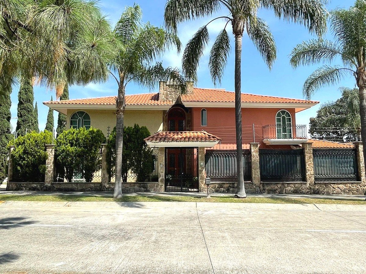 Casa à Venda Bugambilias 2ª Seção, foto 1 de 13