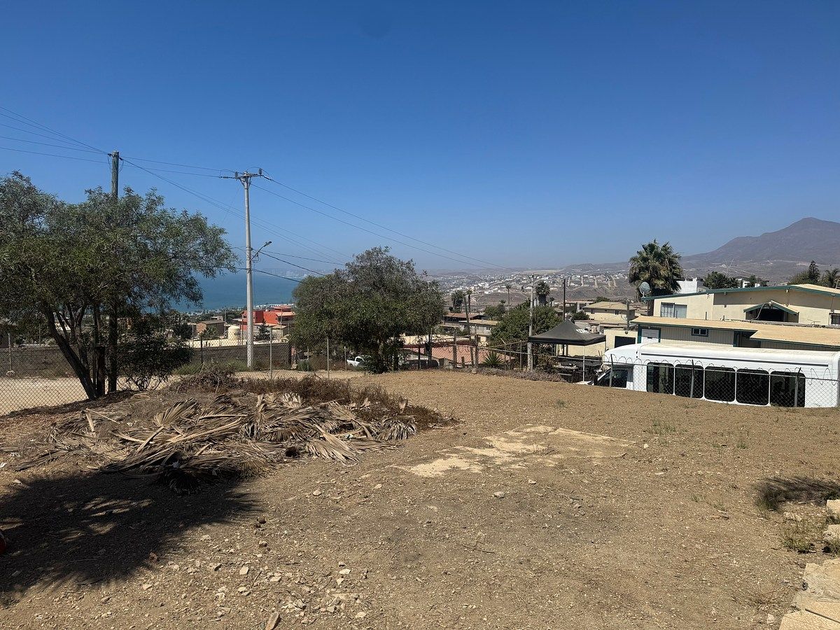 TERRENO DE CANTO COM VISTA PANORÂMICA, foto 1 de 7