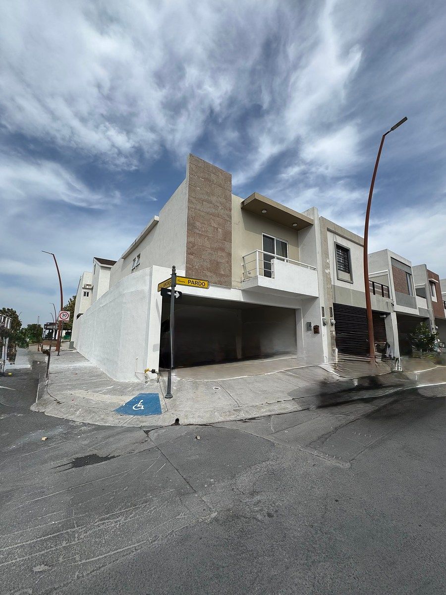 Casa en Venta Apodaca a 4 km del Aeropuerto de Monterrey, foto 1 de 40