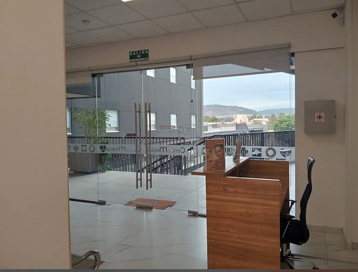 Consultorio en renta. Plaza Grümcom Coordilleras., foto 1 de 7
