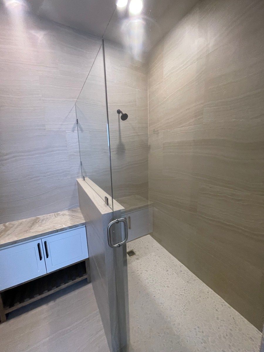 Baño con cubiertas de porcelanato, foto 14 de 29