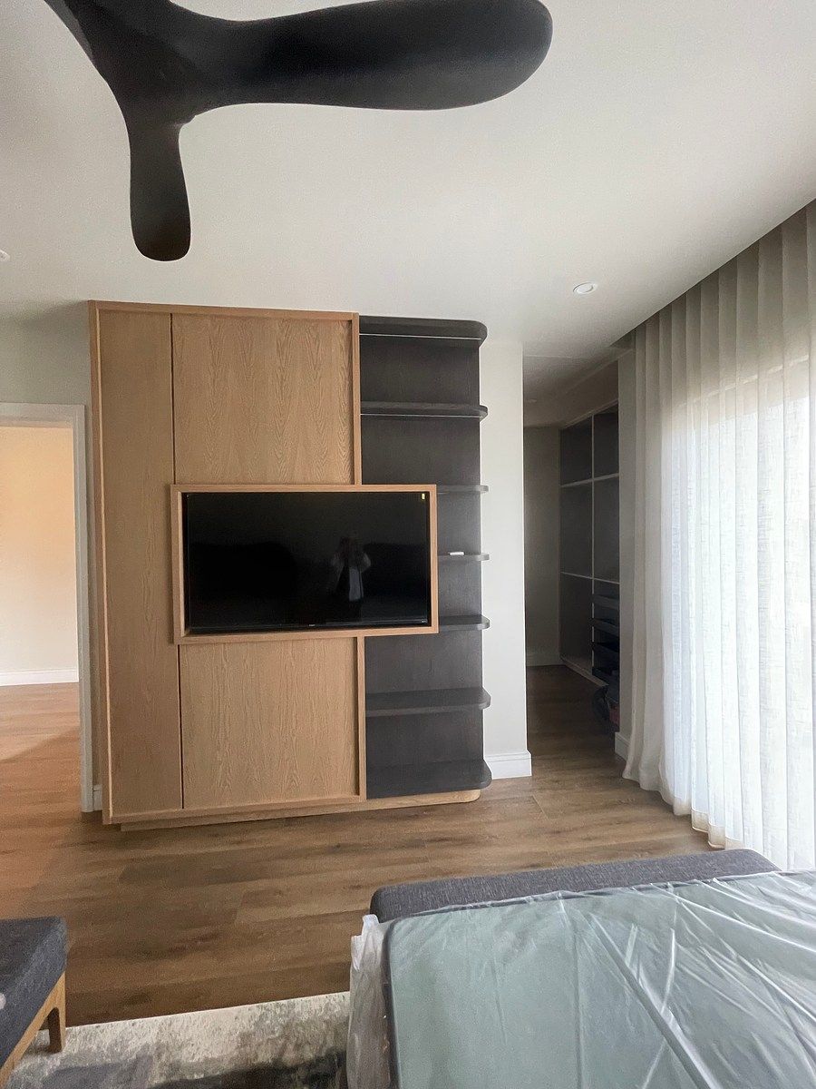 TV enmarcadas en pared diseño en madera, foto 17 de 29