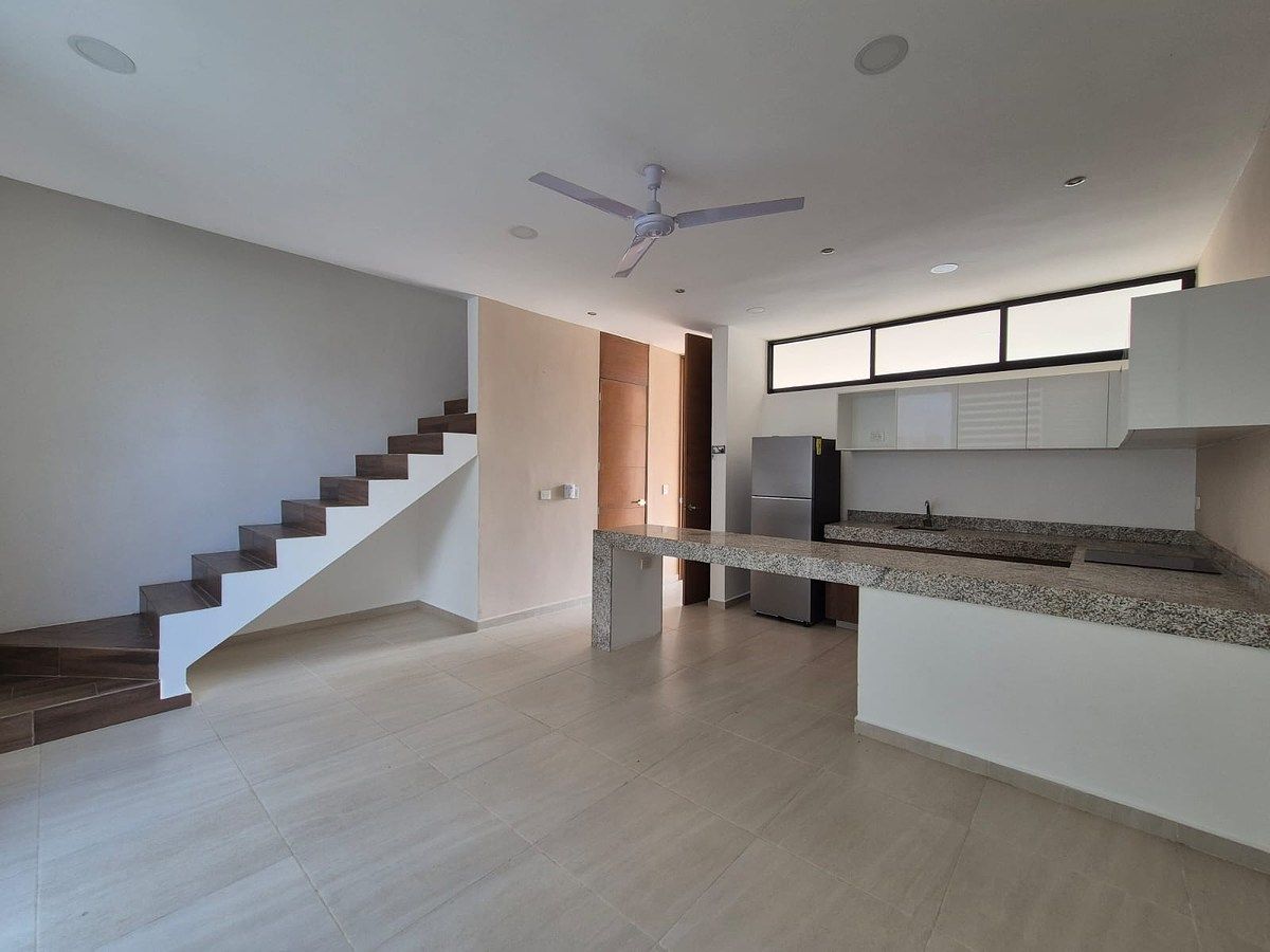 VENTA DE TOWN HOUSE EN PRIVADA CON AMENIDADES EN DZITYA - foto 2