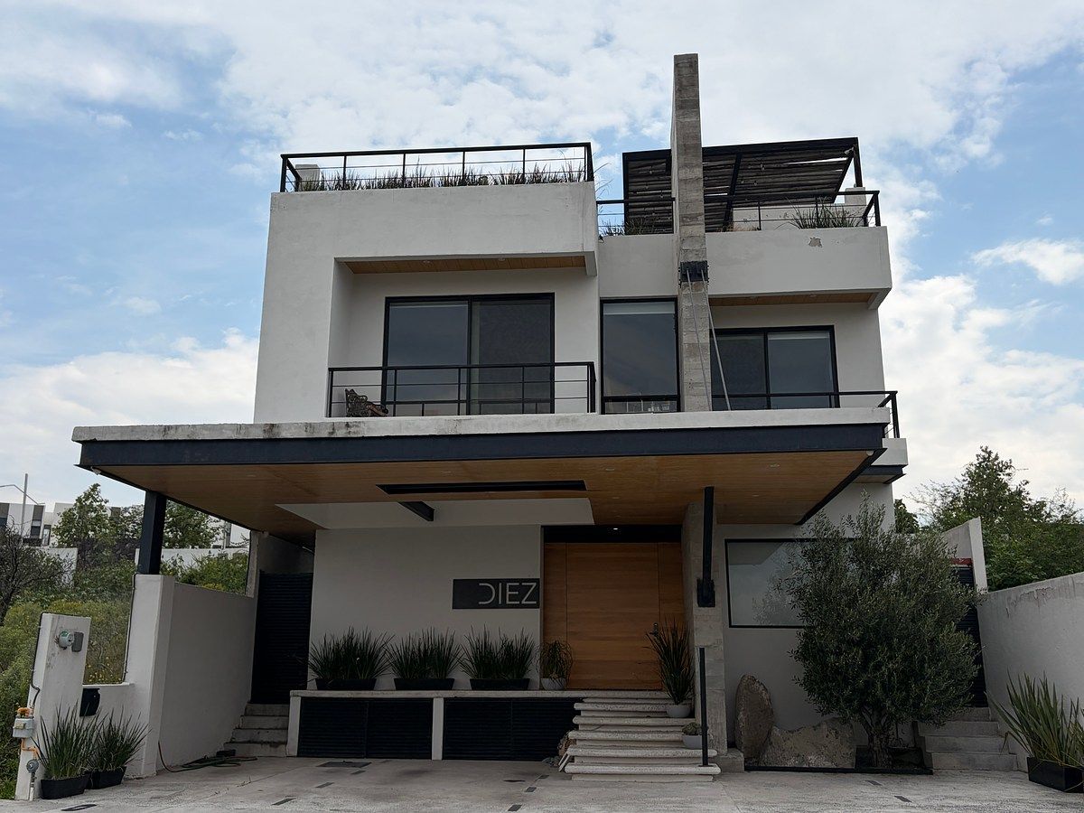 House Oli, photo 1 of 25