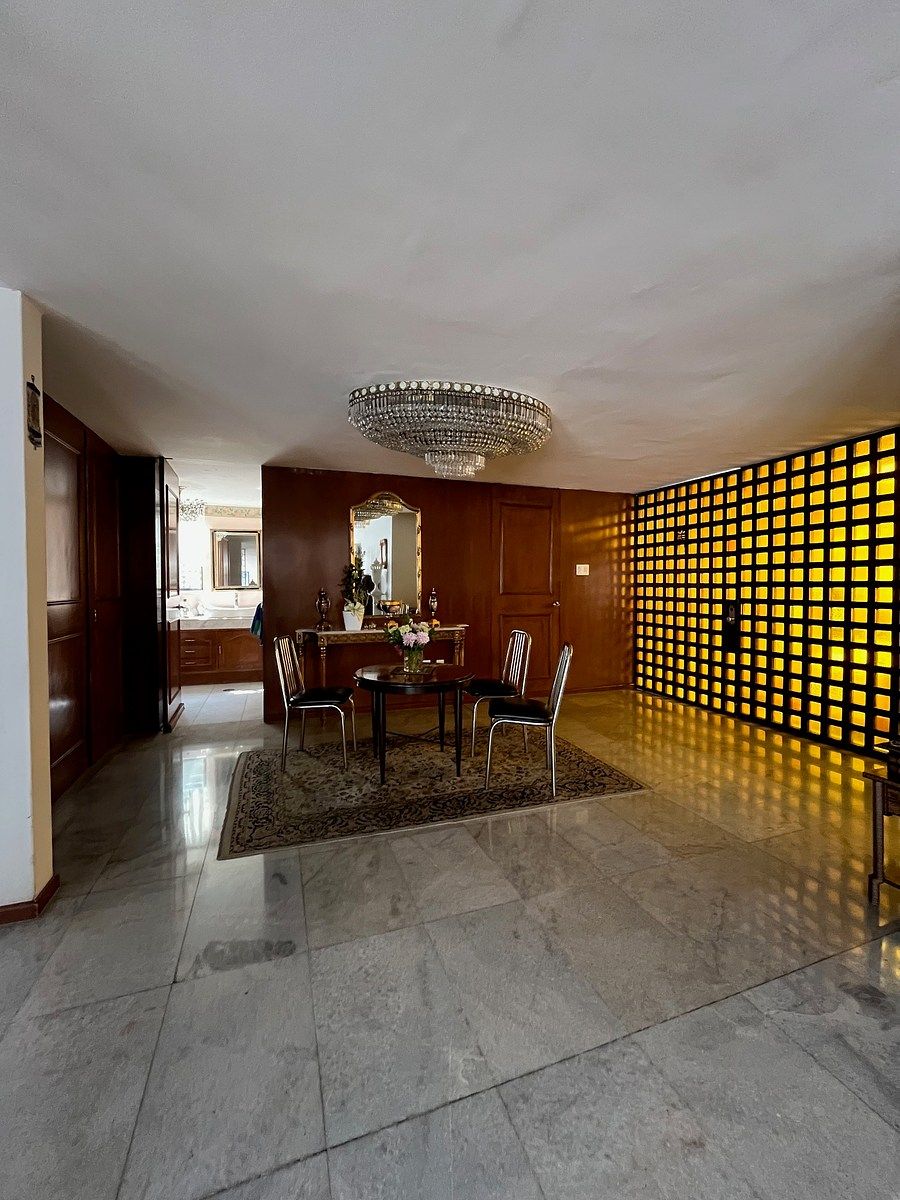 HOUSE FOR SALE TO REMODEL IN LOMAS HIPÓDROMO, photo 1 of 41