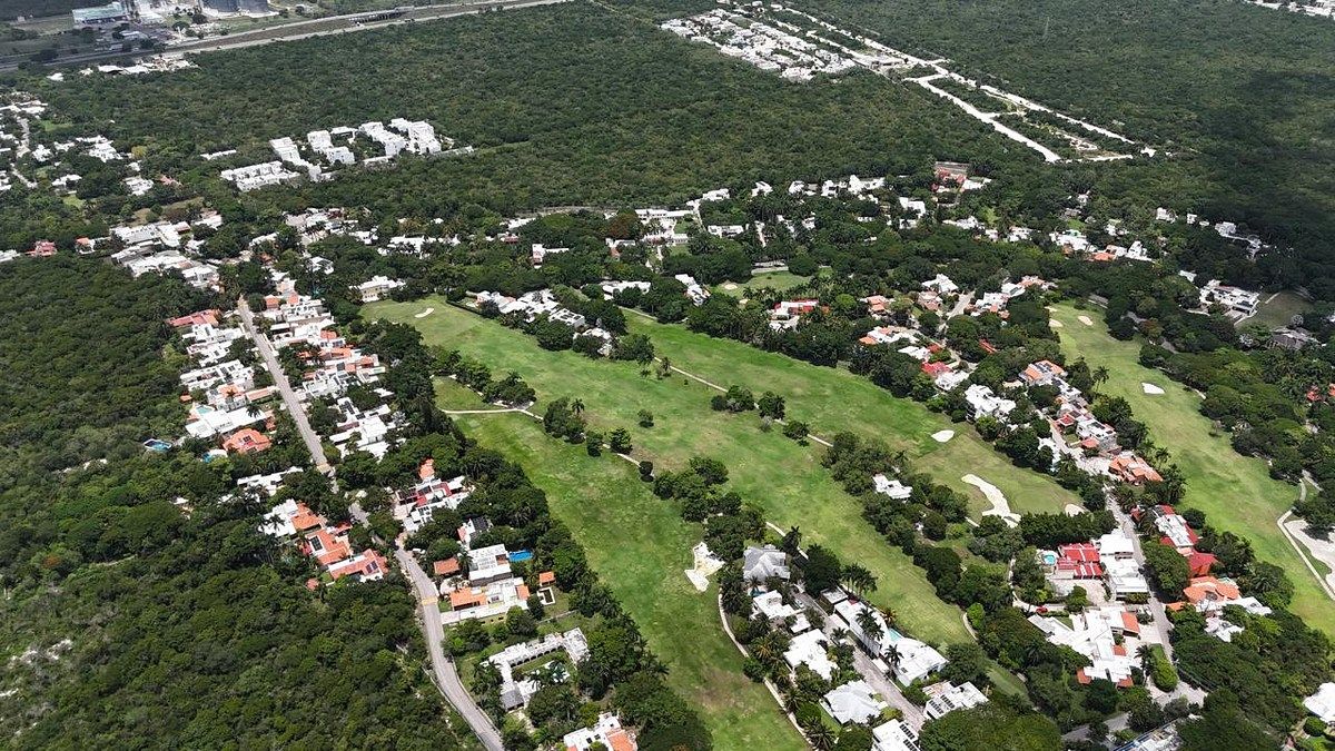 Lot in Club de Golf La Ceiba, Mérida, photo 6 of 11