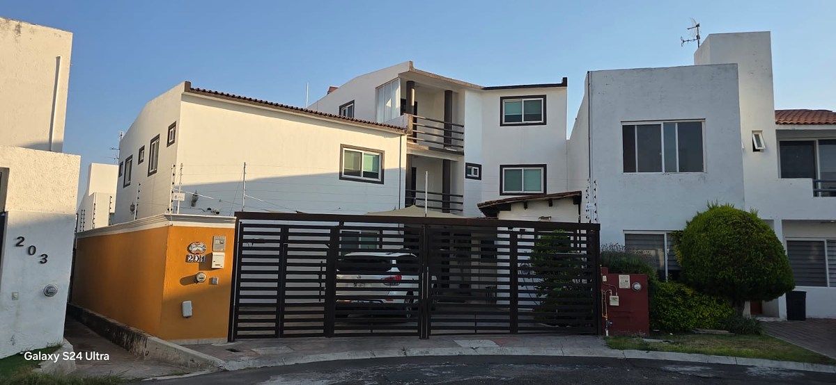 Casa coraumit, foto 1 de 16
