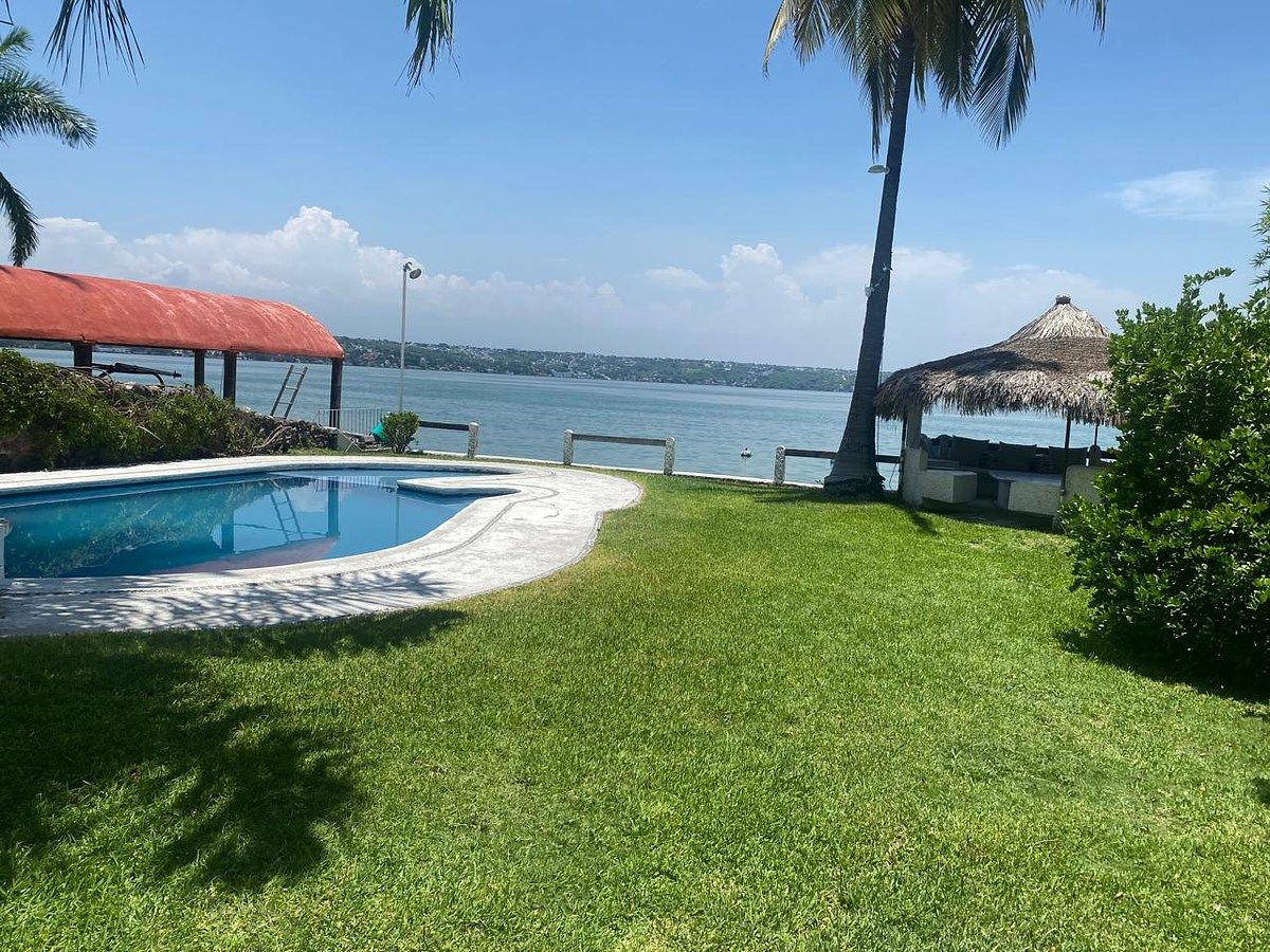 Casa Griega en Venta Frente al Lago de Tequesquitengo, Morelos, foto 1 de 31