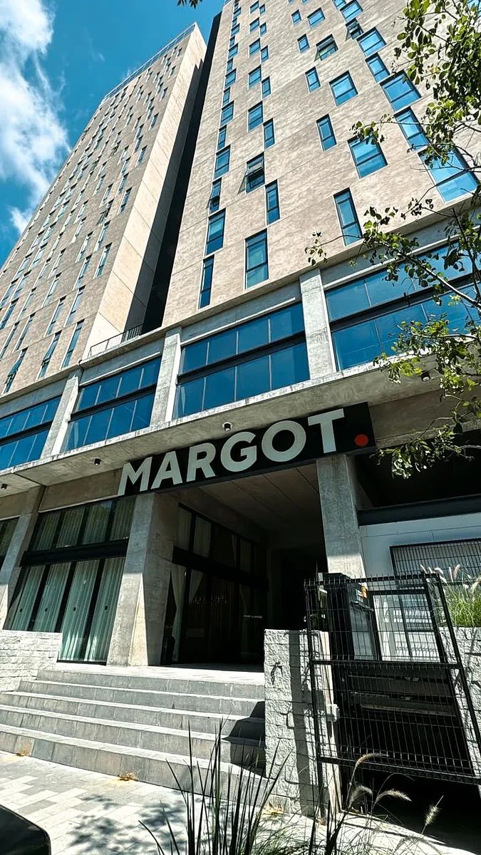 Furnished Apartment Tower Margot, photo 1 of 9