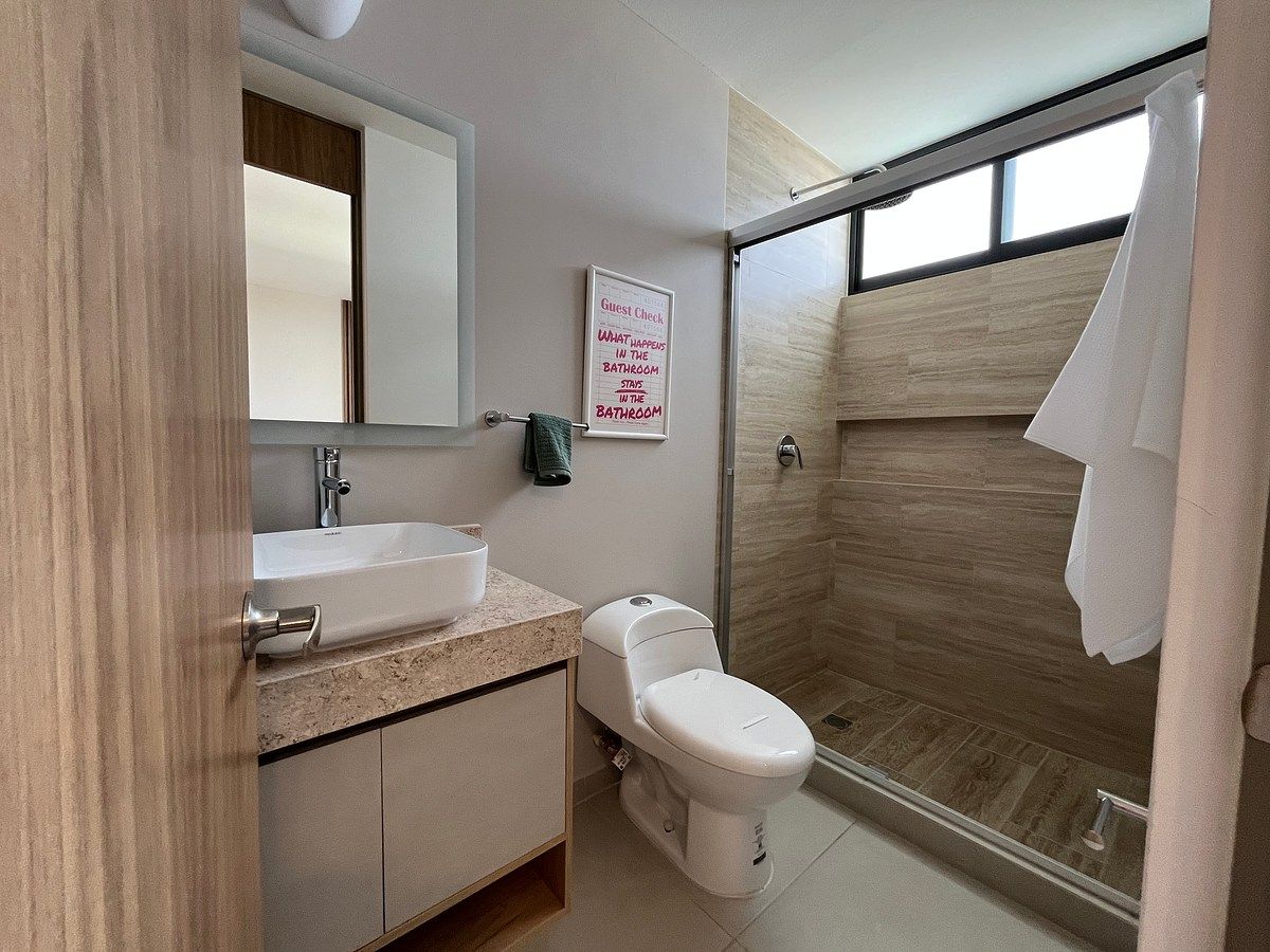 Habitación con baño completo planta alta, foto 12 de 26