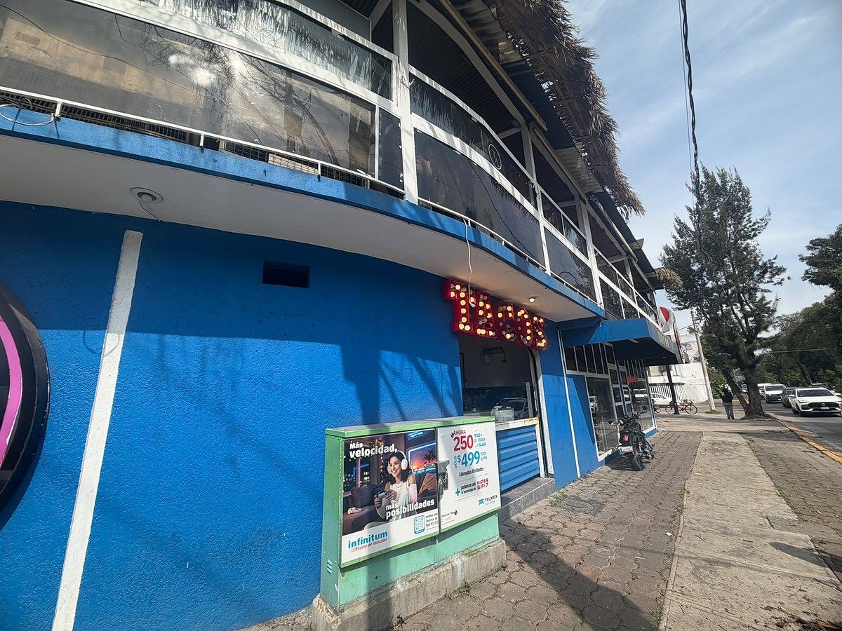 Se renta local comercial  Av. de los Jinetes Las Arboledas con USO DE SUELO COME, foto 1 de 50