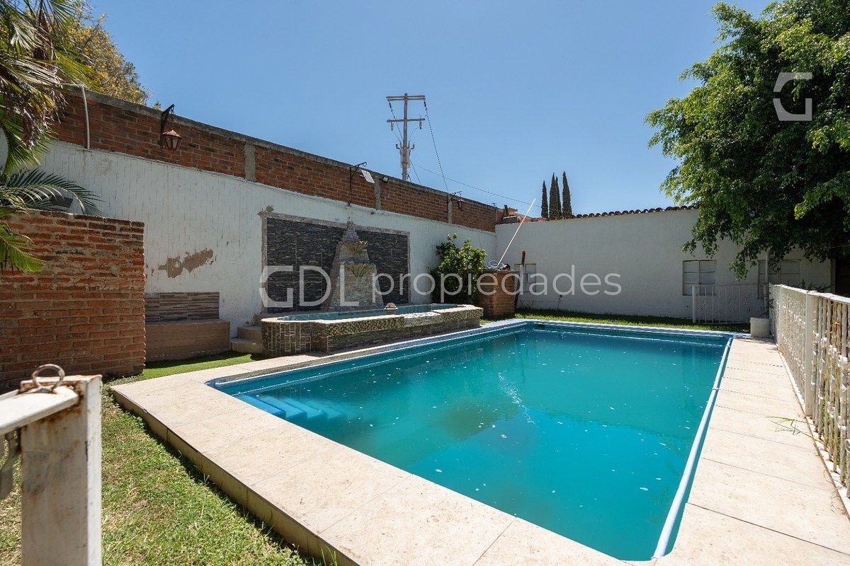 VISTA HERMOSA TERRAZA CON DOS CASAS EN VENTA - foto 2