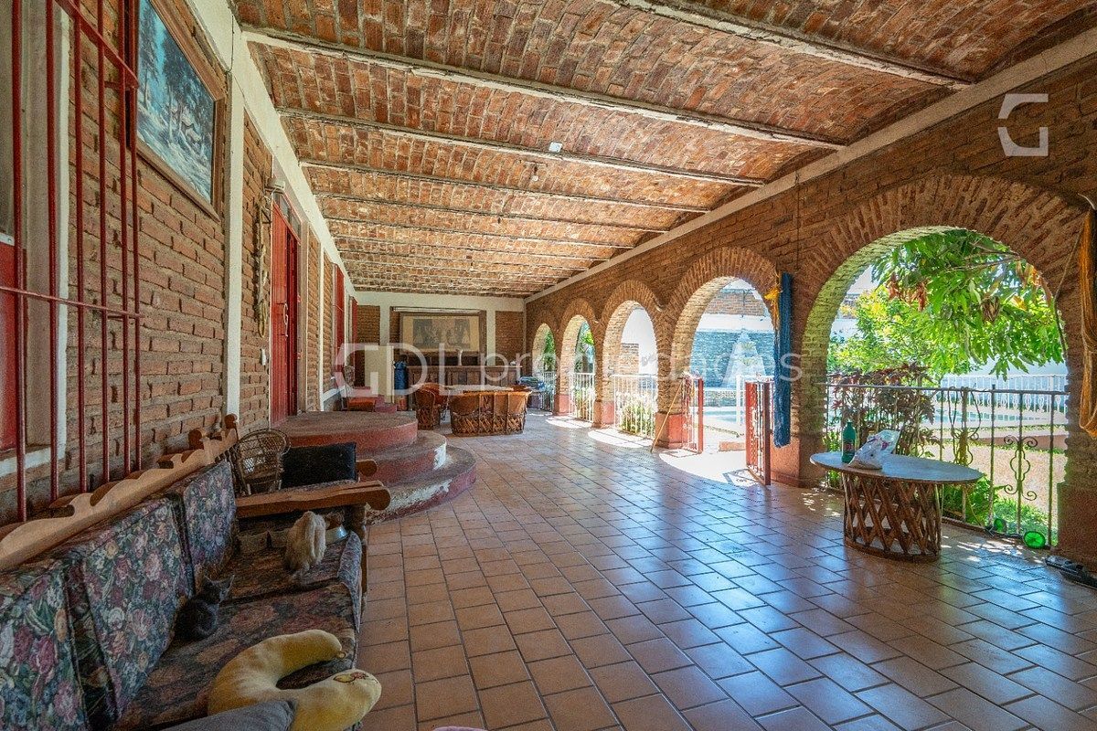 VISTA HERMOSA TERRAZA CON DOS CASAS EN VENTA - foto 5