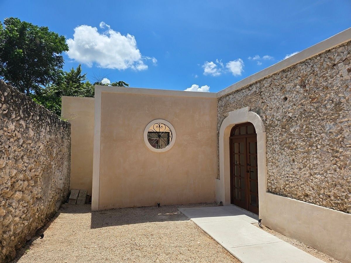 CASA EN VENTA EN SAN CRISTÓBAL, MÉRIDA CENTRO CON ALBERCA, foto 1 de 12
