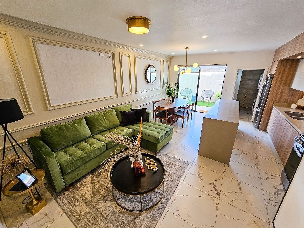 CASA EN VENTA EN BLVD. CUAUHTEMOC SUR / ENTRENUBES, foto 1 de 27