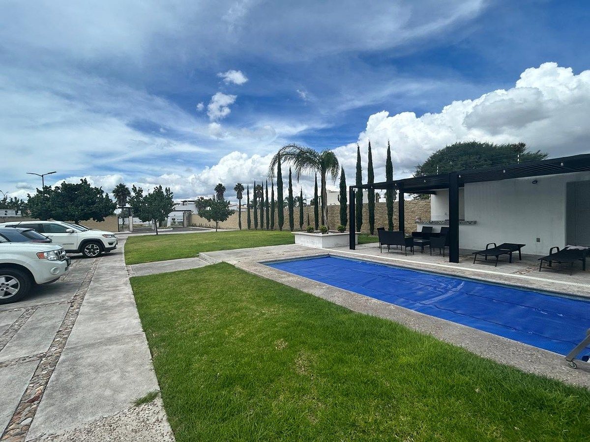 Departamento de 3 recámaras, planta alta, alberca y seguridad - foto 1
