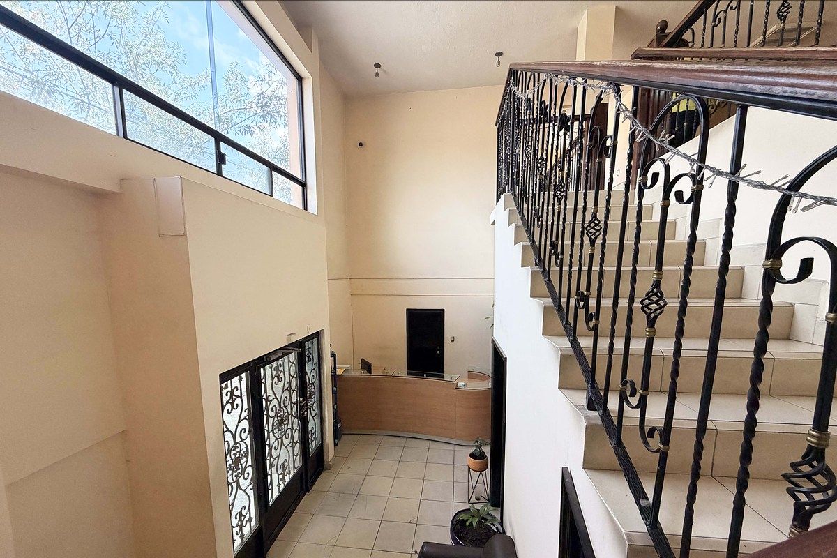 Edificio con dos bodegas en venta al Norte de Saltillo - foto 3
