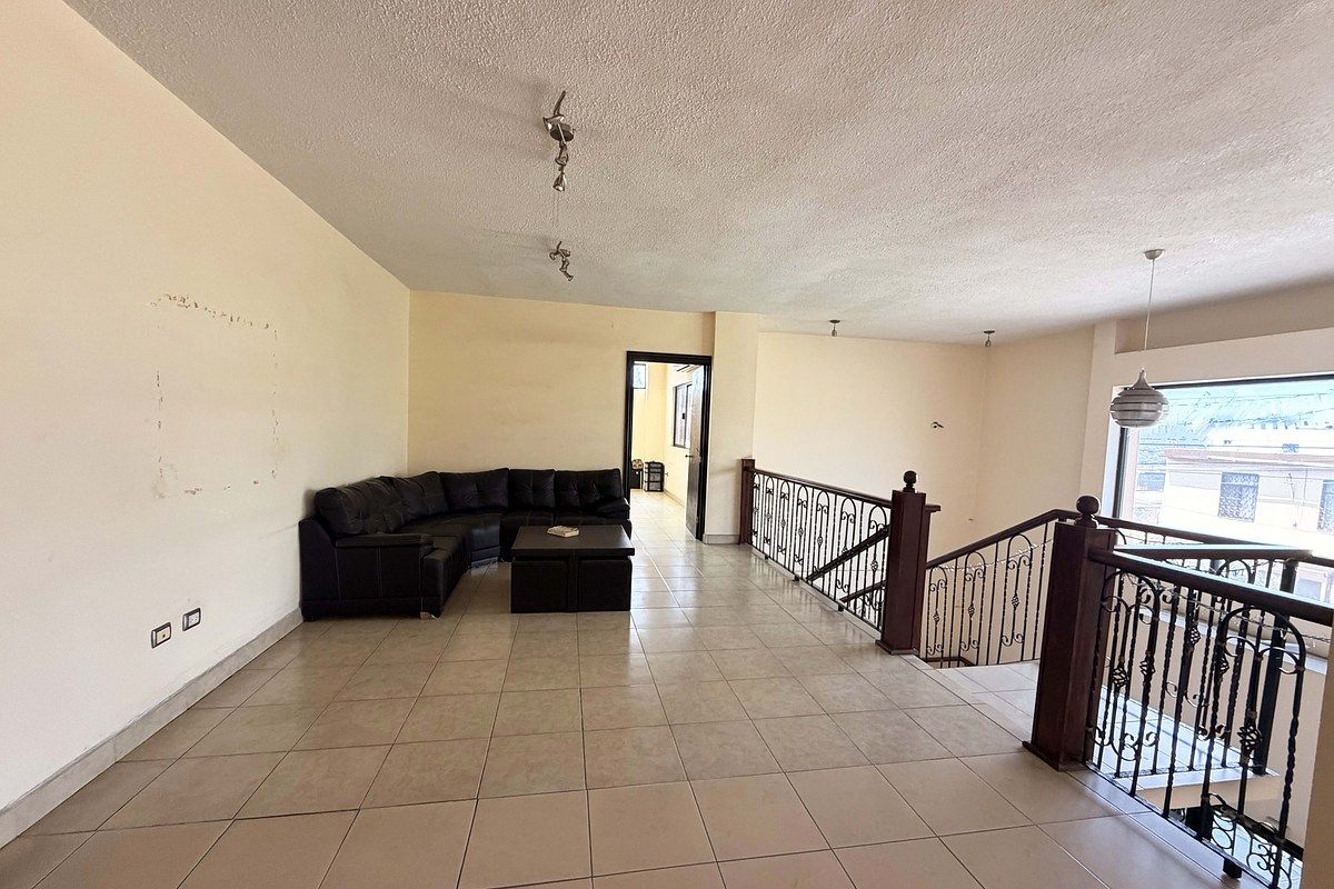 Edificio con dos bodegas en venta al Norte de Saltillo - foto 4
