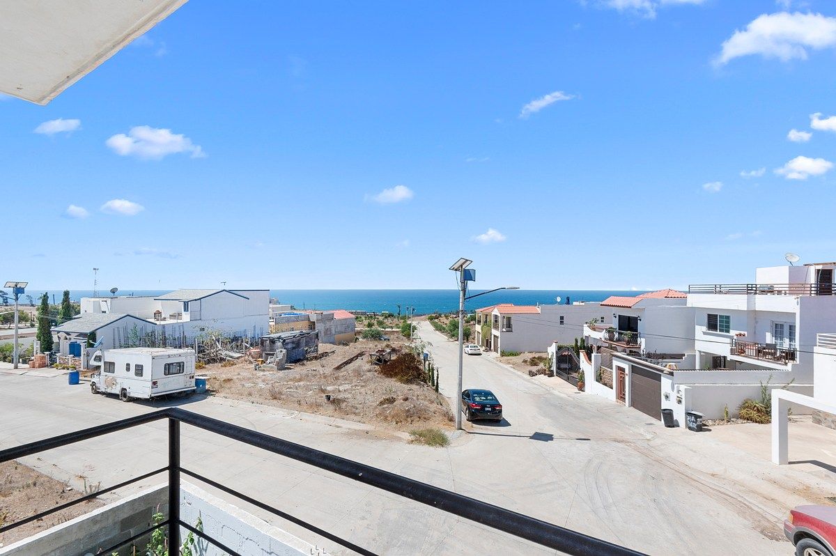 UNIQUE INVESTMENT • 3 Furnished apartments with sea view - foto 3