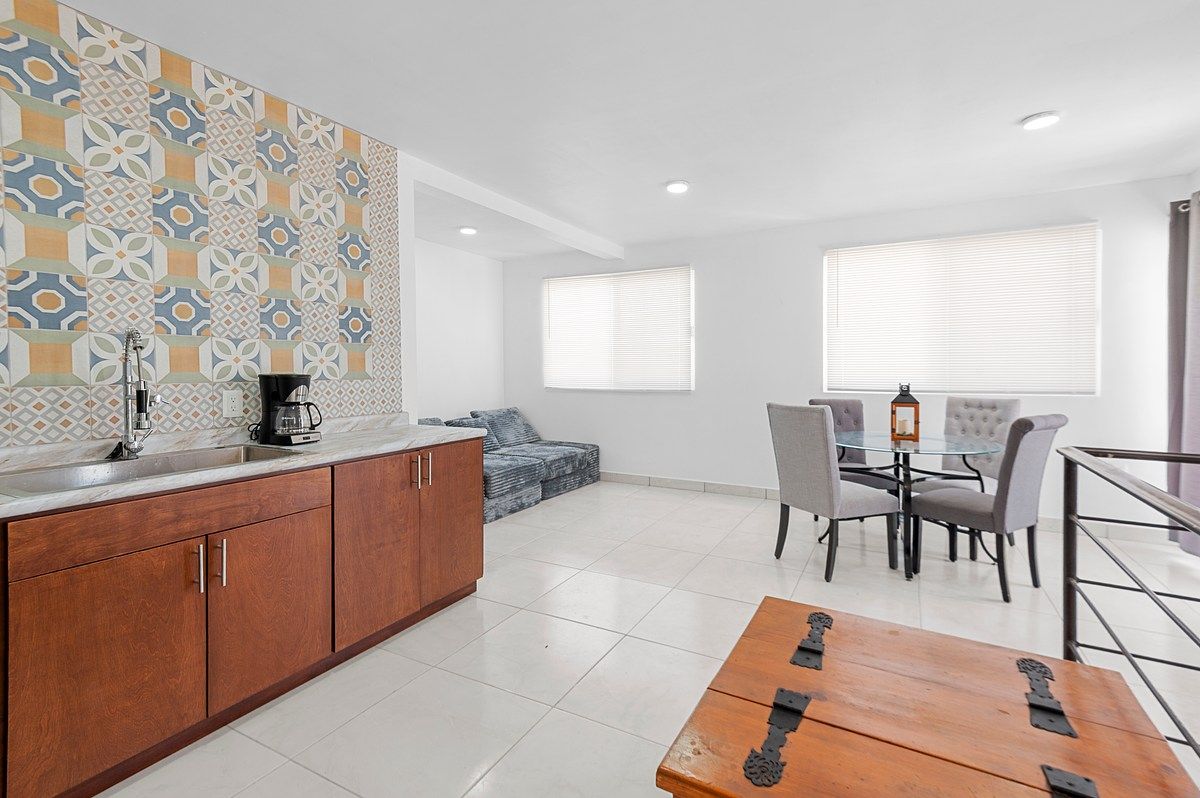 UNIQUE INVESTMENT • 3 Furnished apartments with sea view - foto 5