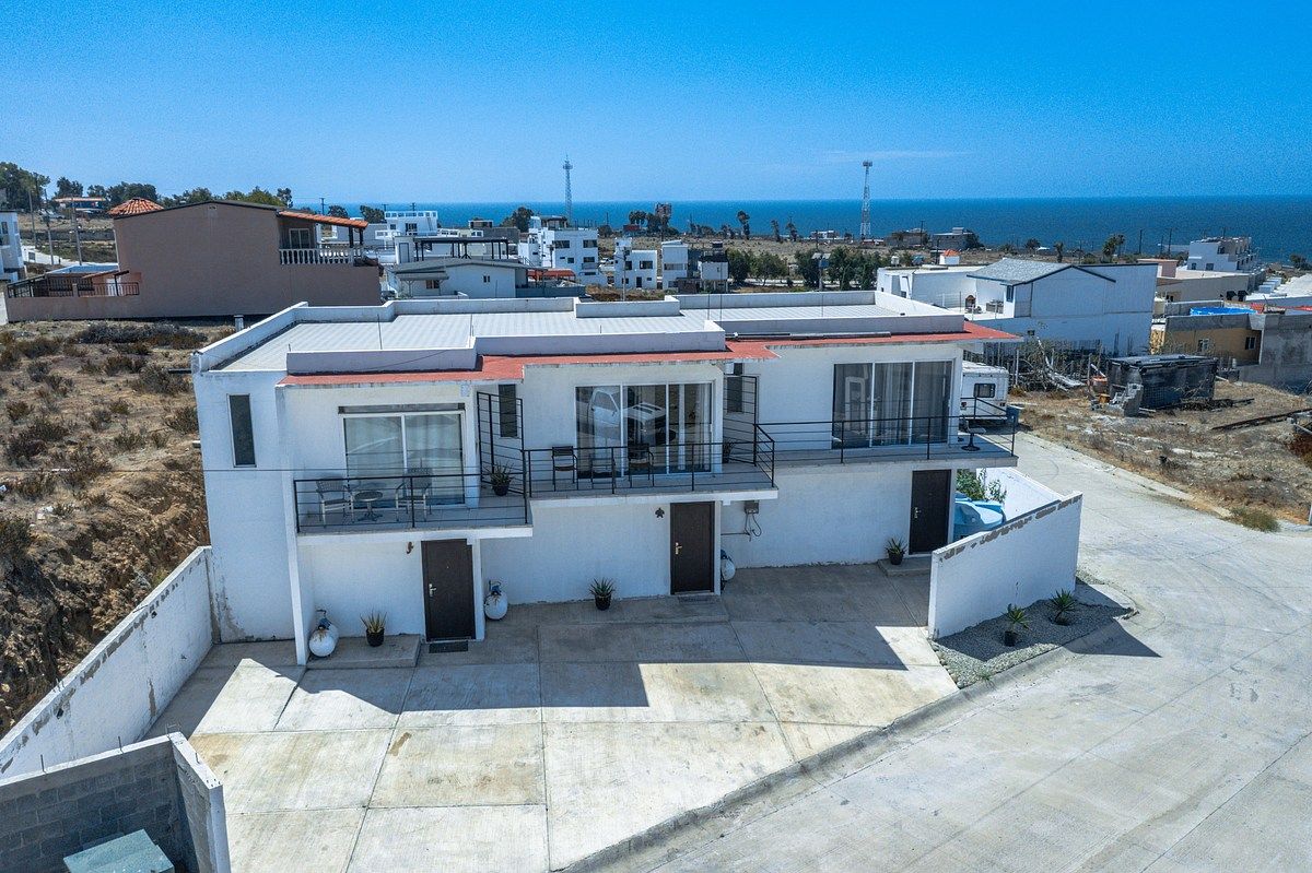 UNIQUE INVESTMENT • 3 Furnished apartments with sea view - foto 1