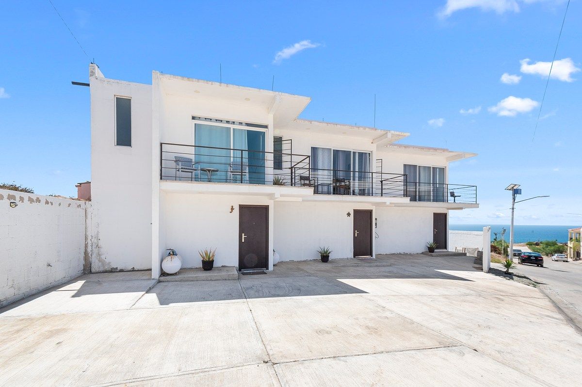 UNIQUE INVESTMENT • 3 Furnished apartments with sea view - foto 2